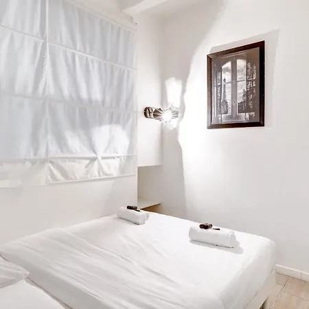 Maison Dartiste A Proximite De La Gare De Lyon *