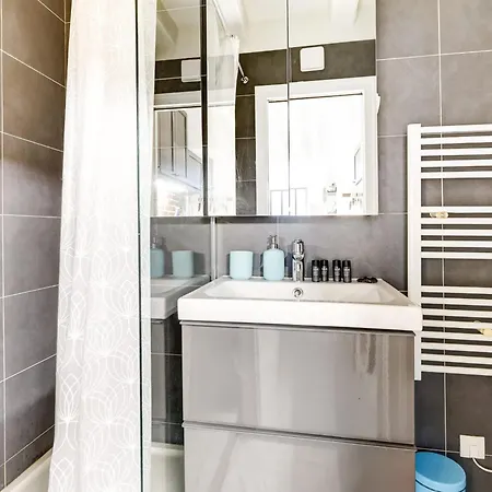Maison Dartiste A Proximite De La Gare De Lyon *