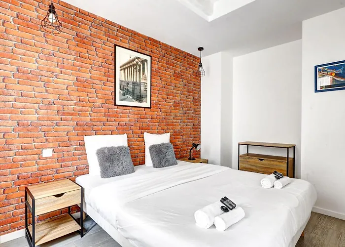 Maison Dartiste A Proximite De La Gare De Lyon *